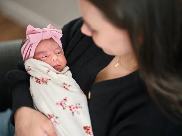 Jak zawinąć dziecko w pieluchę, aby zapewnić mu maksymalny komfort