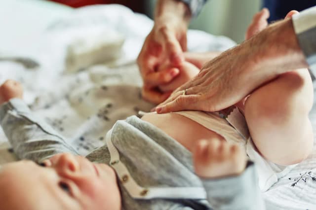 Ile pieluch dziennie dla noworodka? Zaskakujące fakty, które musisz znać