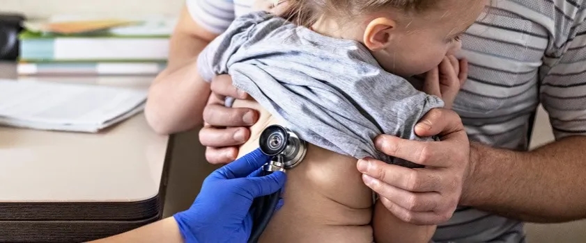 Jak długo trwa hospitalizacja niemowlaka z zapaleniem płuc?