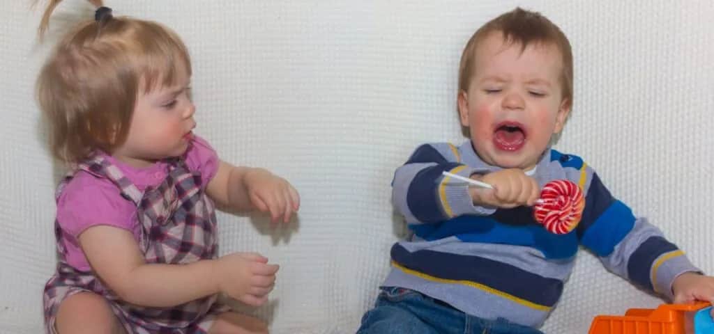 Co zrobić gdy dziecko gryzie w żłobku? Skuteczne strategie i porady