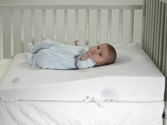 Jaki materac dla niemowlaka wybrać, aby zapewnić mu bezpieczeństwo?