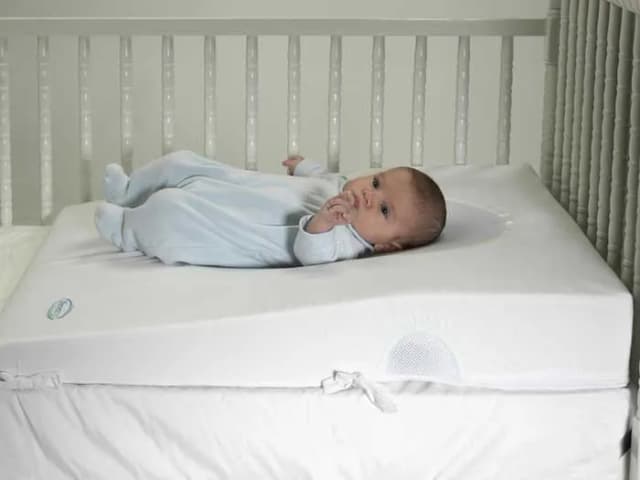 Jaki materac dla niemowlaka wybrać, aby zapewnić mu bezpieczeństwo?