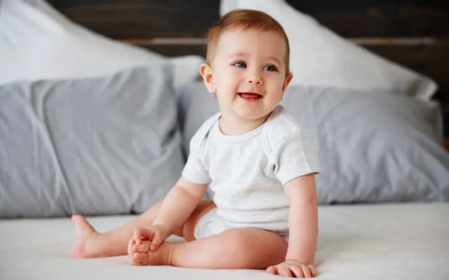 Kiedy dziecko siada? Odkryj, co wpływa na umiejętność siadania